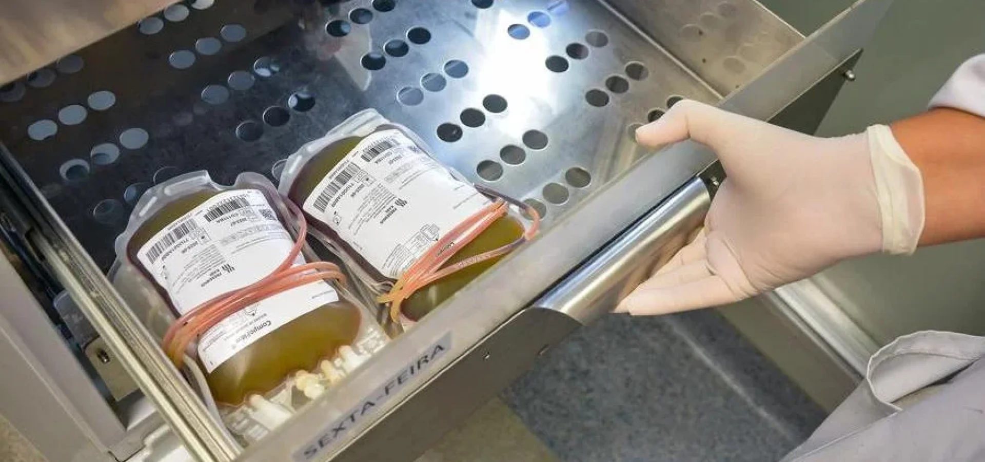 estoques-sangue-1 Para realizar a doação é necessário apenas se aoresentar com documento com foto | Foto: Guilherme Almeida / CP Memória