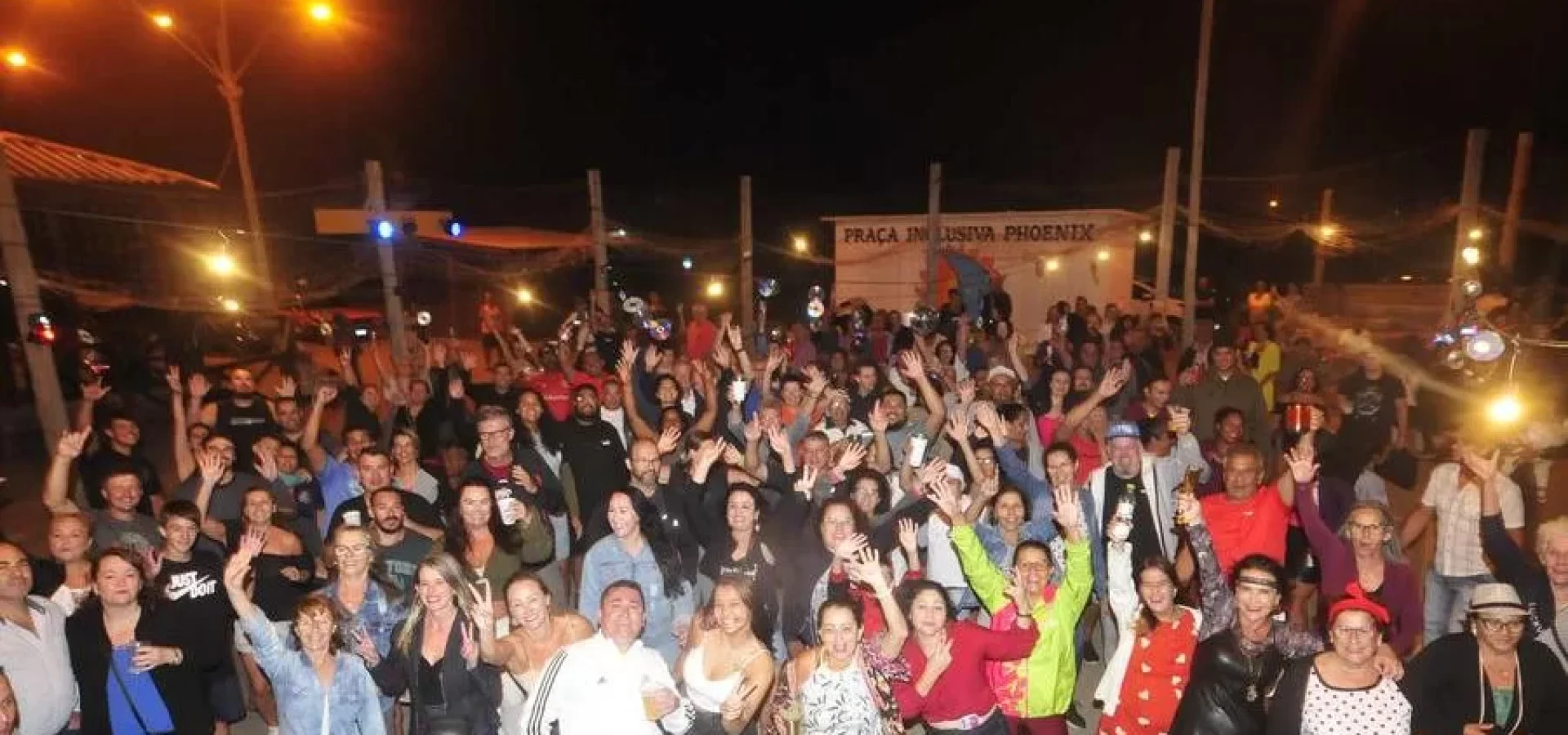 Festa Anos 80 levou muitos veranistas até a Praça Inclusiva, na Praia do Barco | Foto: Mauro Schaefer