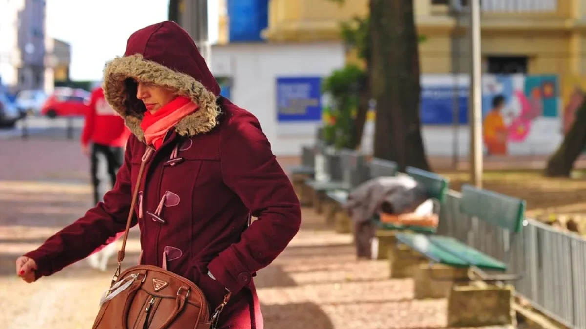O começo do dia segue frio em todas as regiões, mas com mínimas mais altas que nos últimos dias.
