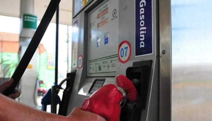 O abastecimento será liberado mediante a apresentação de fichas, distribuídas gratuitamente nos dois postos participantes. | Foto: Alina Souza / CP Memória