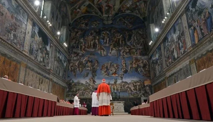 Conclave, que significa "fechado à chave", começa entre o 15º e o 20º dia após a morte do papa. | Foto: OSSERVATORE ROMANO / AFP