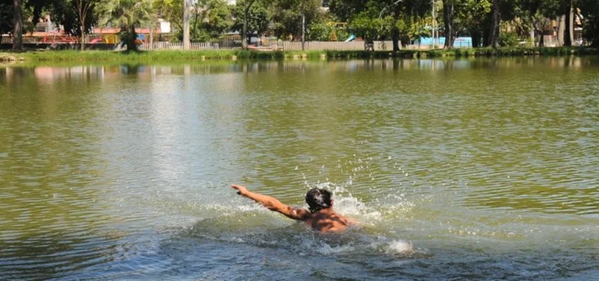 População busca alternativas para se refrescar. | Foto: Mauro Schaefer