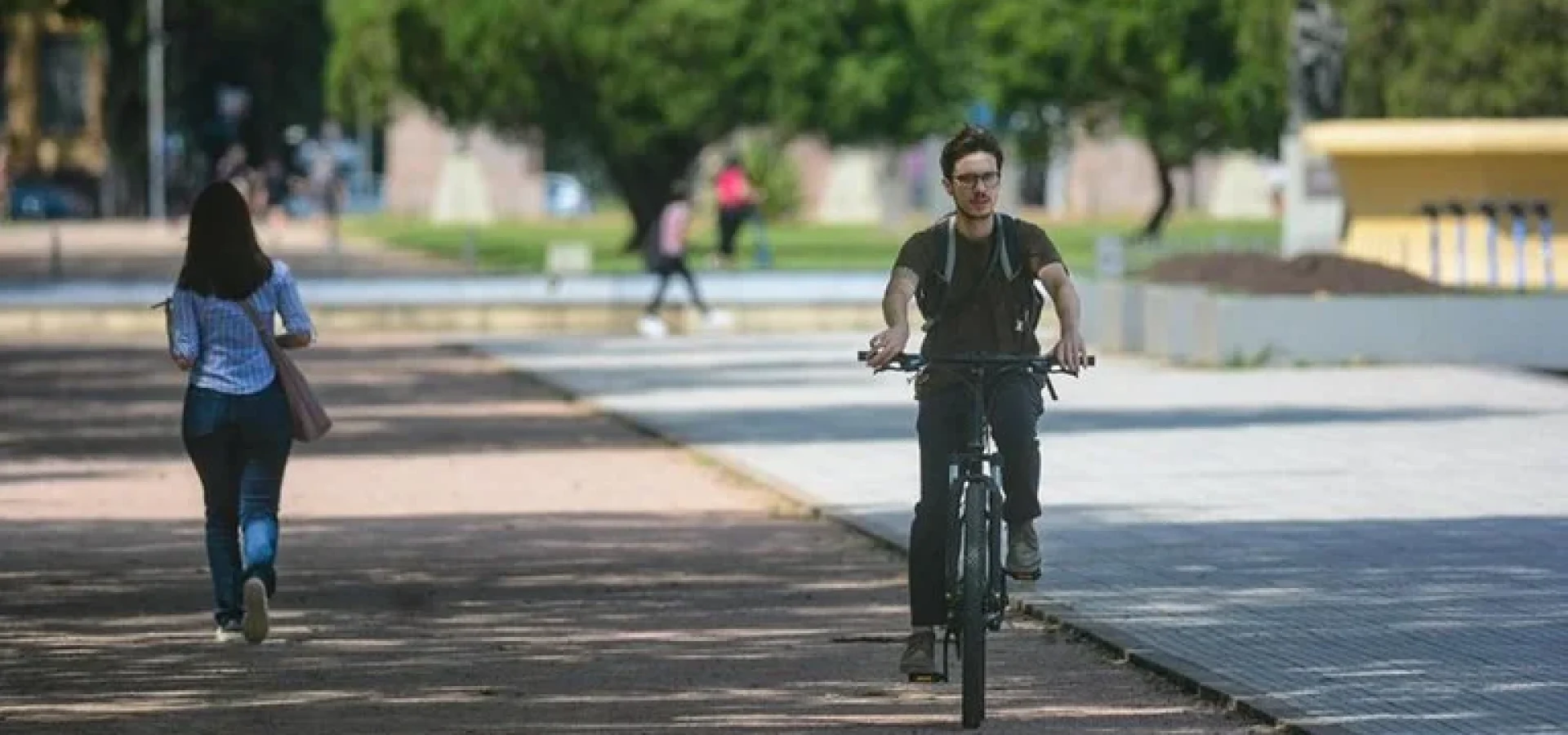 Ar frio ingressa com vento em dia de sol no estado. | Foto: Pedro Piegas