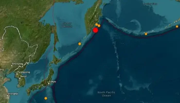 Ponto vermelho mostra local de tremor de magnitude 8,0, na costa leste da Rússia, em 29 de julho de 2025. — Foto: USGS