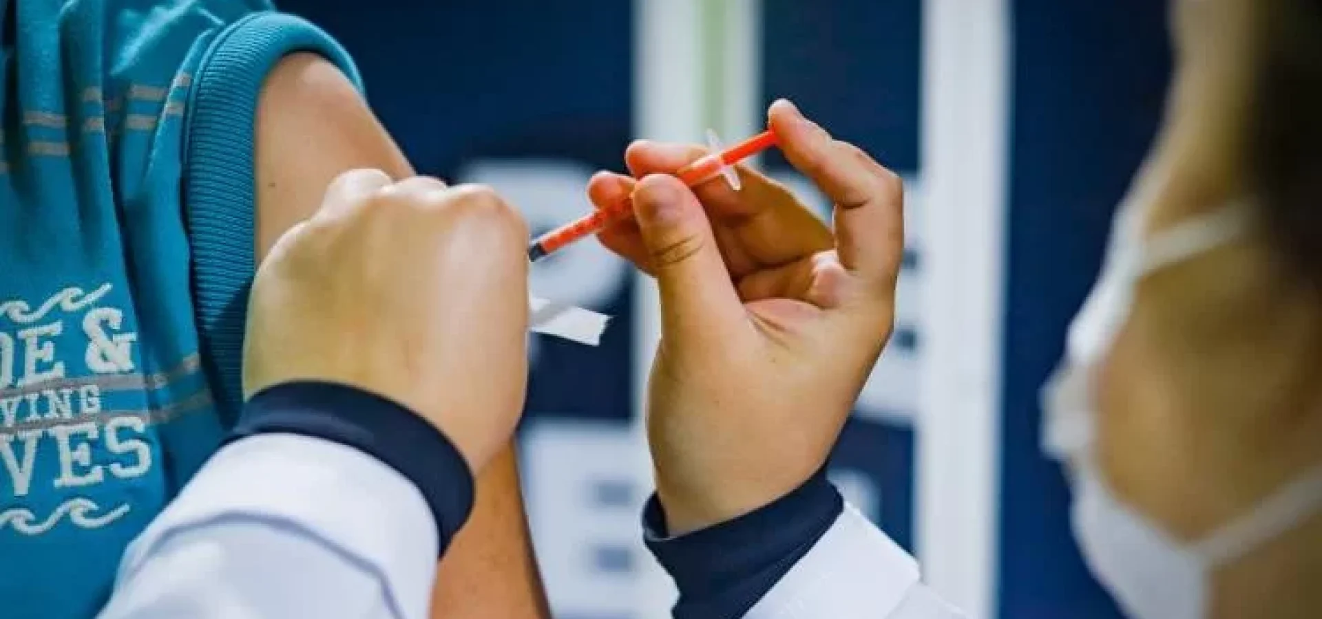 Moradores da capital devem verificar carteira de vacinação e atualizar calendário vacinal | Foto: Cristine Rochol / PMPA
