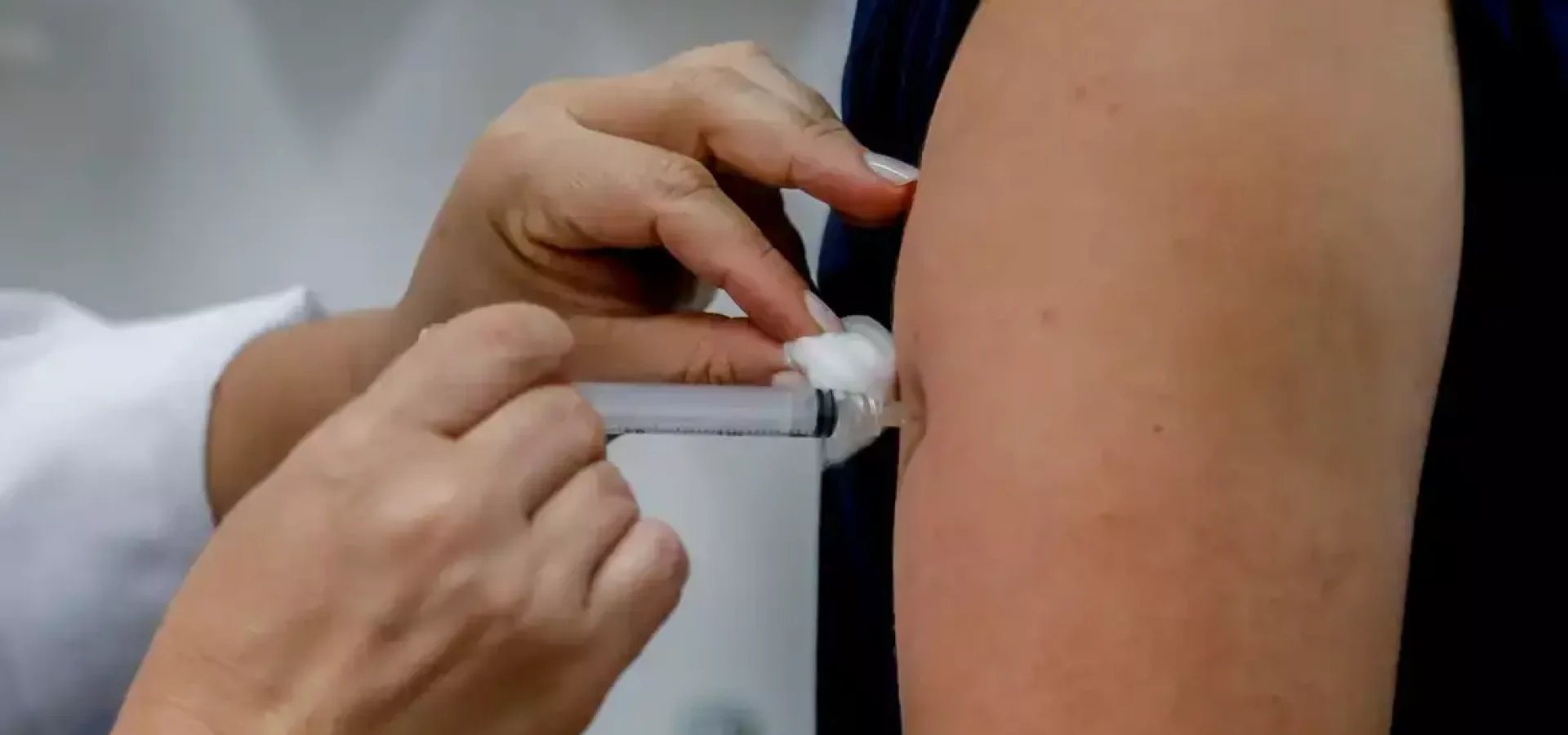 jvacinasb O imunizante é oferecido de forma gratuita pelo Sistema Único de Saúde (SUS) desde 2014. (Foto: Paulo Pinto/Agência Brasil)