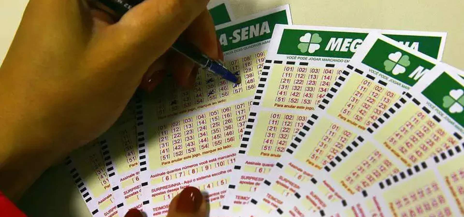 mega_sena-111220202168-1-e1729996233525 As apostas podem ser feitas até as 19h nas agências lotéricas ou pela internet.
Foto: Marcello Casal Jr./Agência Brasil