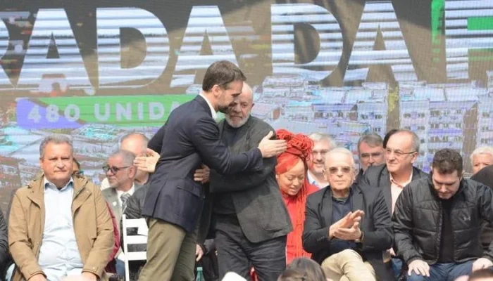 Leite e Lula durante evento de entrega de residências em Porto Alegre. | Foto: Ricardo Giusti