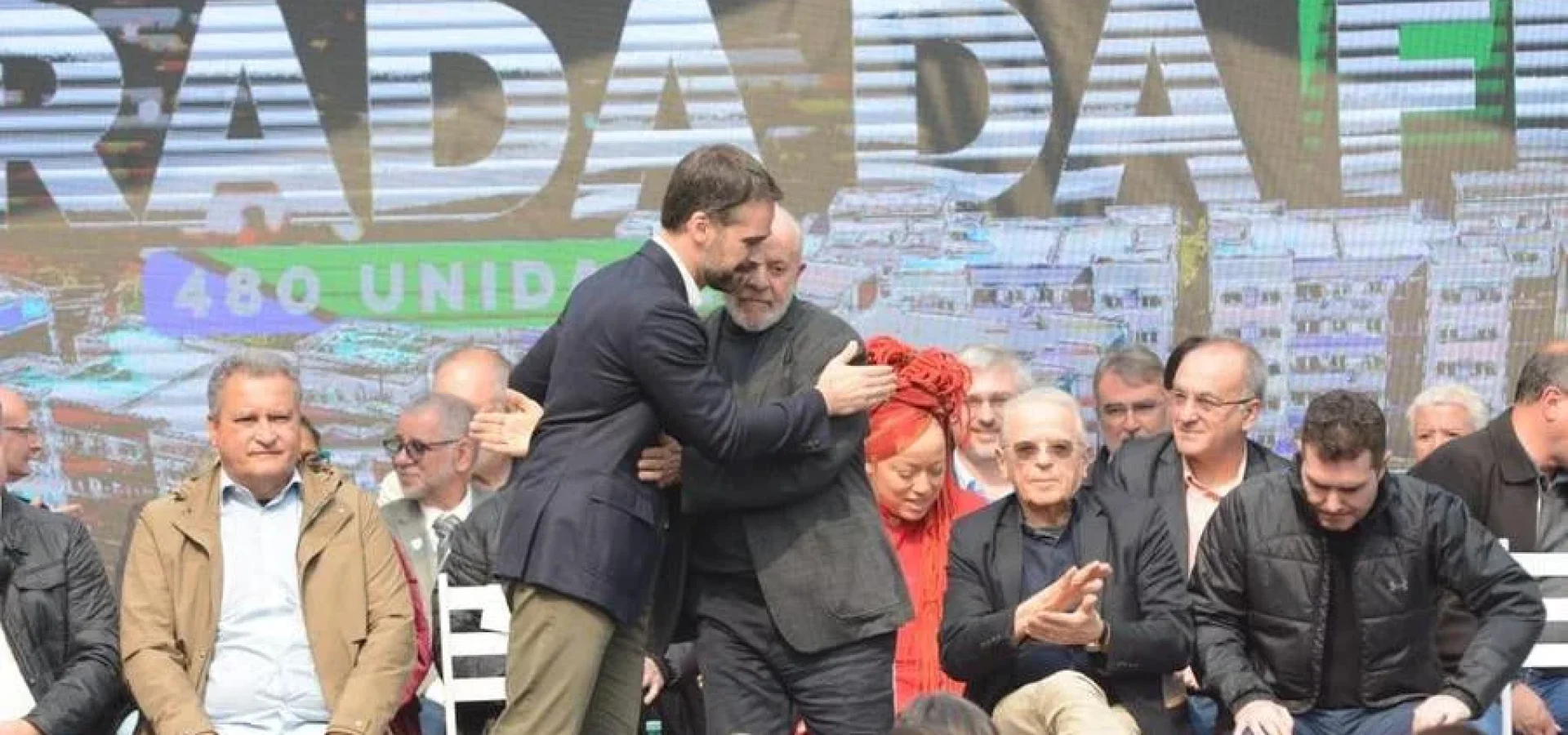 Leite e Lula durante evento de entrega de residências em Porto Alegre. | Foto: Ricardo Giusti