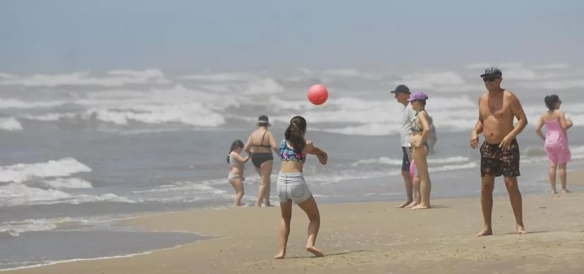 Até o dia 25 de dezembro foram registradas 2.155 lesões por águas-vivas | Foto: Mauro Schaefer / CP