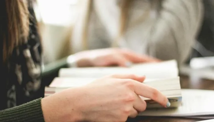 Oportunidades estão distribuídas entre prefeituras, universidades e outras instituições. | Foto: Sarah Noltner / Unsplash / CP