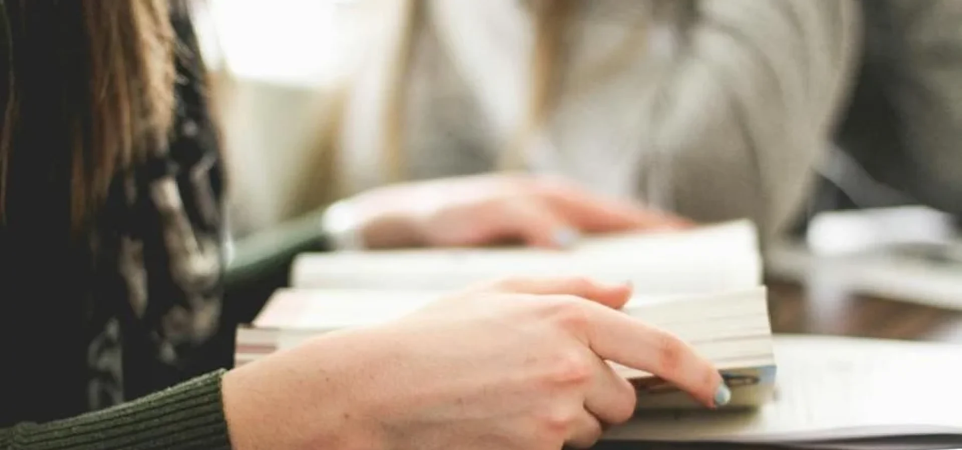 Oportunidades estão distribuídas entre prefeituras, universidades e outras instituições. | Foto: Sarah Noltner / Unsplash / CP