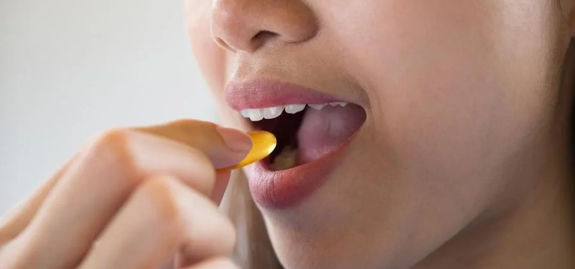 Em decorrência da menstruação, mulheres são mais propensas a sofrer com a deficiência do mineral. | Foto: Freepik