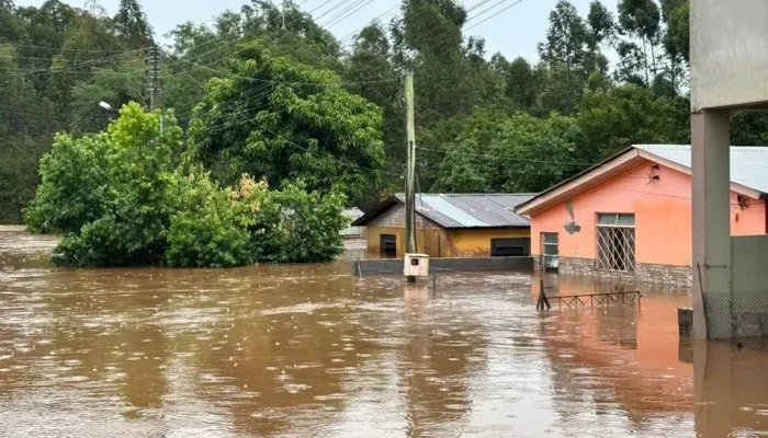 A Defesa Civil gaúcha contabiliza mais de 4 mil pessoas fora de casa, dois óbitos e um desaparecido.

Foto: Andressa Gampert/Prefeitura de Jaguari